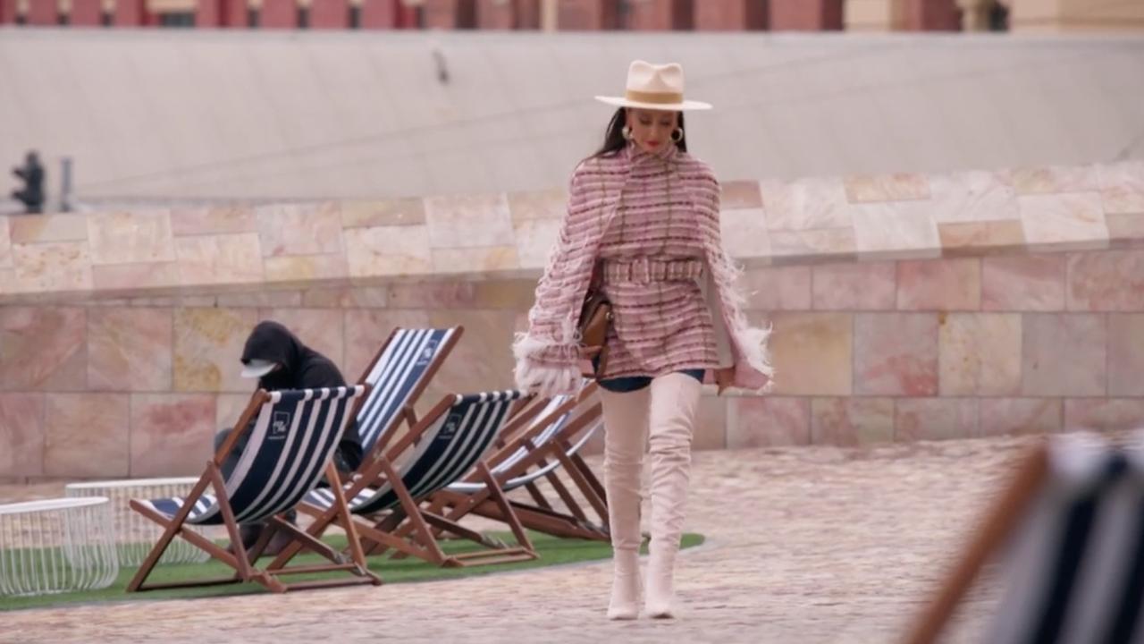 Important to colour-match your boots n’ poncho with the tourist landmark you’re visiting