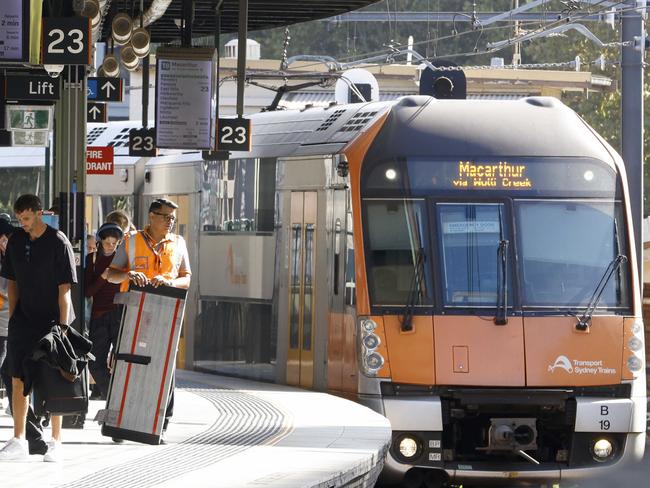 SYDNEY, AUSTRALIA - NewsWire Photos FEBRUARY 15, 2025: People pictured waiting for a train at Central Station.Picture: NewsWire / Damian Shaw