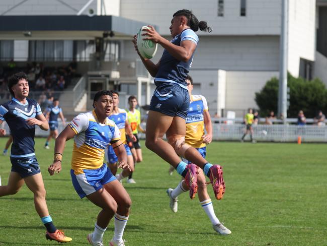 Patrician Brothers Blacktown (blue and yellow) v Matraville SHS. Picture: Tim Hunter.