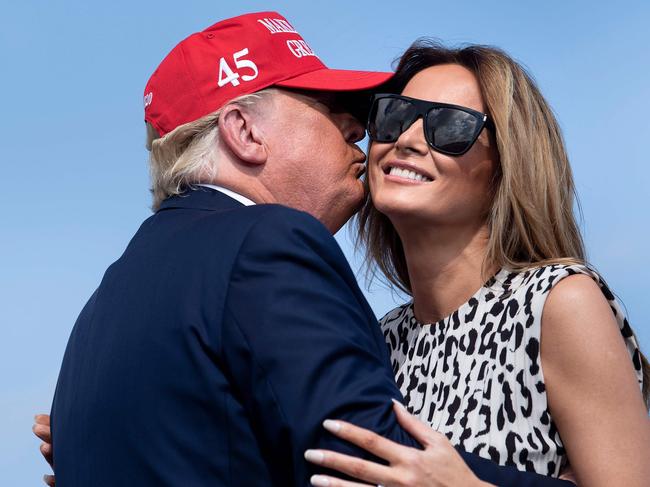 US President Donald Trump kisses US First Lady Melania Trump during a "Make America Great Again" rally at Raymond James Stadium's parking lot on October 29, 2020, in Tampa, Florida. (Photo by Brendan Smialowski / AFP)