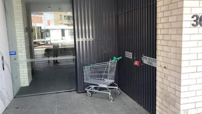 A photo of a trolley dumped outside the laneway.