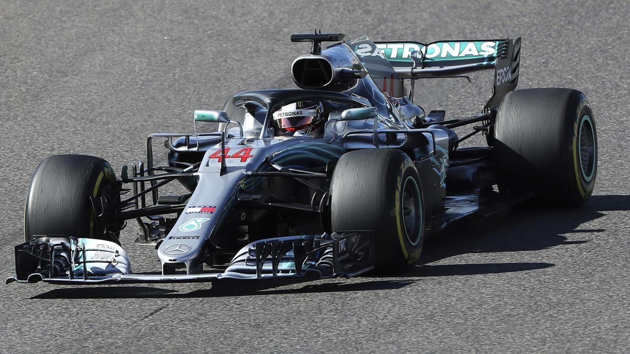 Lewis Hamilton has led the Japanese Grand Prix from pole to flag to edge closer to a fifth world title.