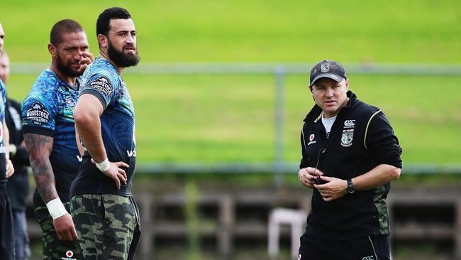 Manu Vatuvei, Ben Matulino and head coach Andrew McFadden of the Warriors.