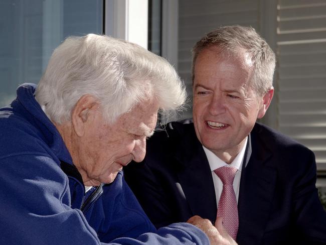 Former Australian Prime Minister Bob Hawke (left) and Australian Opposition Leader Bill Shorten (right). Picture: AAP