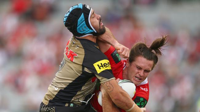 Jamie Soward attempts to tackle Mitch Rein.