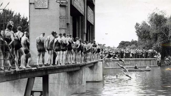Back when people held swimming races in the River Torrens | news.com.au ...
