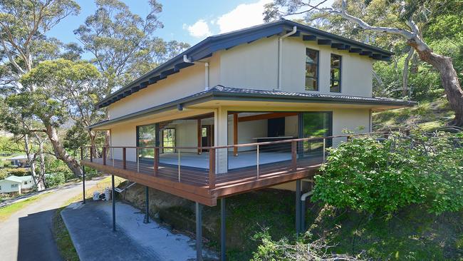 The existing house at 30 Romilly St, South Hobart.