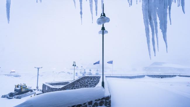 Snow is stacking up at Perisher ski resort after a heavy fall. Further blizzard conditions with more significant snowfall is expected throughout today. Picture: Supplied by Perisher