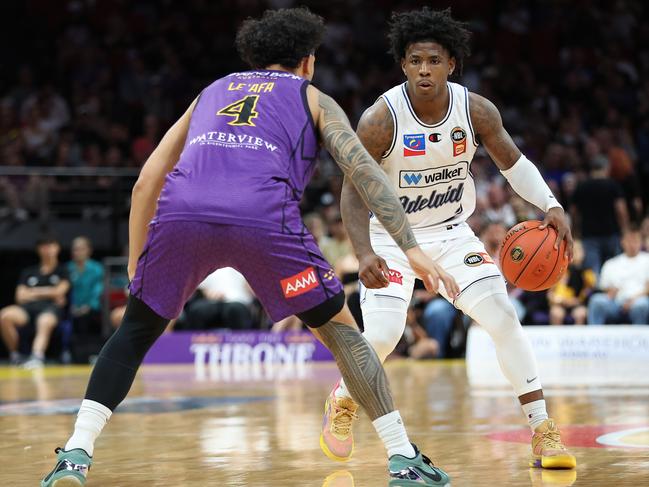 SYDNEY, AUSTRALIA - JANUARY 24: Kendric Davis of the 36ers looks to drive to the basket during the round 16 NBL match between Sydney Kings and Adelaide 36ers at Qudos Bank Arena, on January 24, 2025, in Sydney, Australia. (Photo by Jeremy Ng/Getty Images)