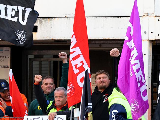 CFMEU members pictured blocking Cross River Rail workers from entering the Roma Street station worksite. Brisbane Tuesday 16th July 2024 Picture David Clark