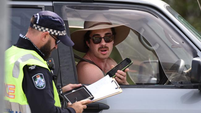 Police check cars as they cross the Queensland NSW border at Stuart Street, Coolangatta in December 2020. Picture: NCA NewsWire / Steve Holland