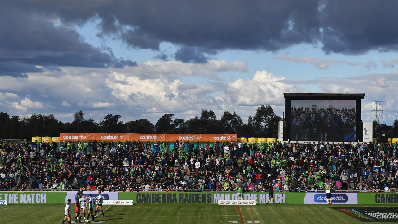 Wagga Wagga turned on a spectacle for the NRL clash. (AAP Image/Dean Lewins) 