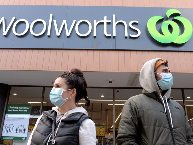 MELBOURNE, AUSTRALIA - NewsWire Photos JULY 15: Shoppers outside a Woolworths store in the Melbourne suburb of Prahran. Picture: NCA NewsWire / Andrew Henshaw