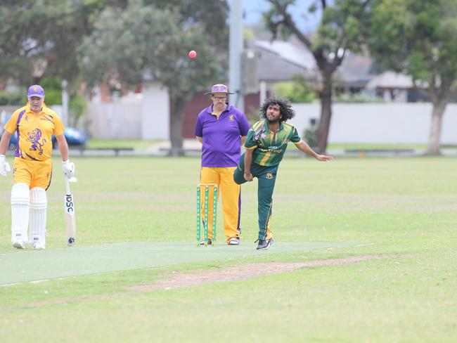 Palm Beach Currumbin (batting) vs. Helensvale in Community Div 1 Gurmanjot Jassal. 25 November 2023 Palm Beach Picture by Richard Gosling