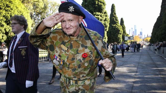 Lance Corporal Arthur Davis, of the Engineers Regiment, salutes the crowd during the Melbourne march. Picture: David Caird