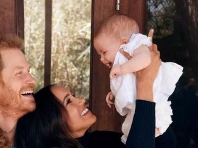 The Sussexes’ Christmas card shows a happy baby Lilibet.