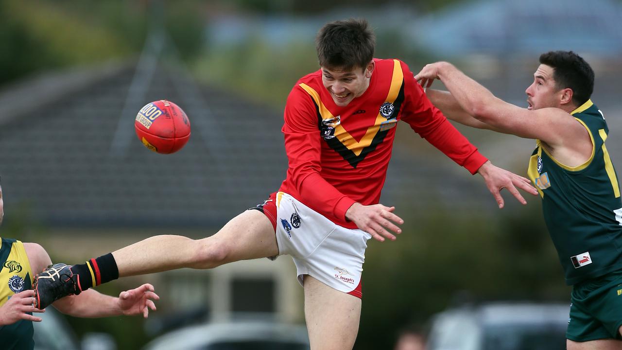GFL: Leopold v St Joseph's. No 15 Felix Henderson St Joseph's.