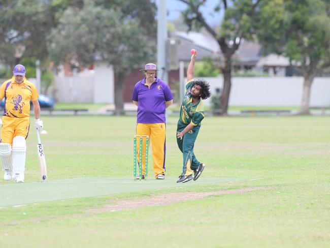 Palm Beach Currumbin (batting) vs. Helensvale in Community Div 1 Gurmanjot Jassal. 25 November 2023 Palm Beach Picture by Richard Gosling
