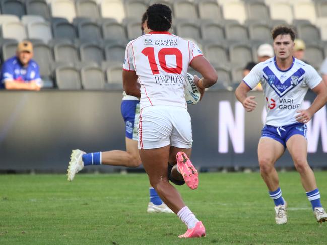 Loko Jnr Pasifiki Tonga takes off up field for the Dragons. Picture: Warren Gannon Photography