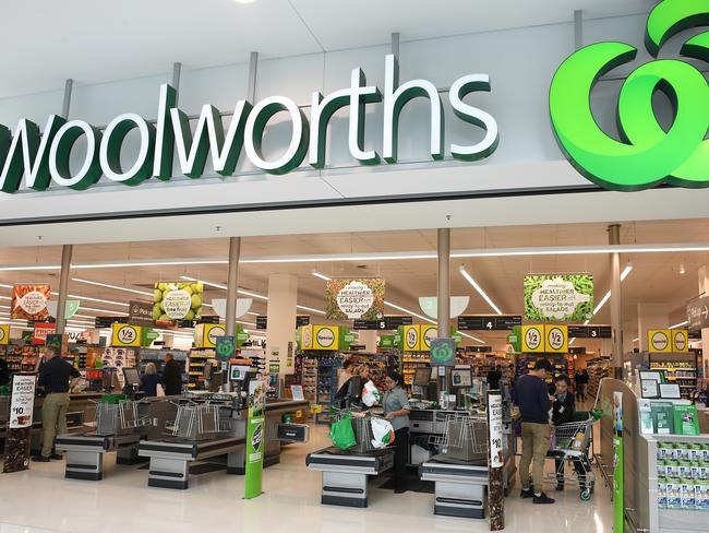 Woolworths says it will hire 20,000 Australians. Picture: AAP