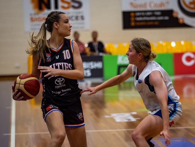 Jess Boundy shot 10 points against Rockhampton Cyclones. Picture: Ben Thompson.