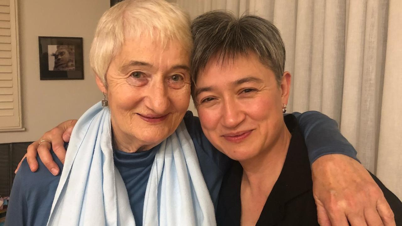 Penny Wong pens tribute after mother Jane Chapman’s death | Herald Sun