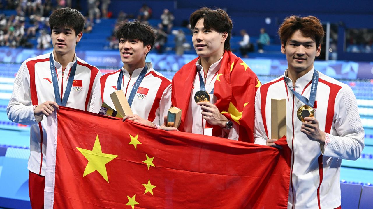 Gold medallists Team China. Photo by SEBASTIEN BOZON / AFP.