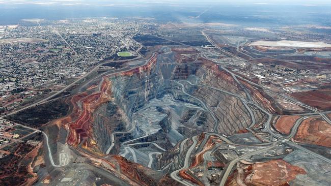 The Fimiston Open Pit mine in Kalgoorlie, Australia. PHOTO: CARLA GOTTGENS/BLOOMBERG NEWS