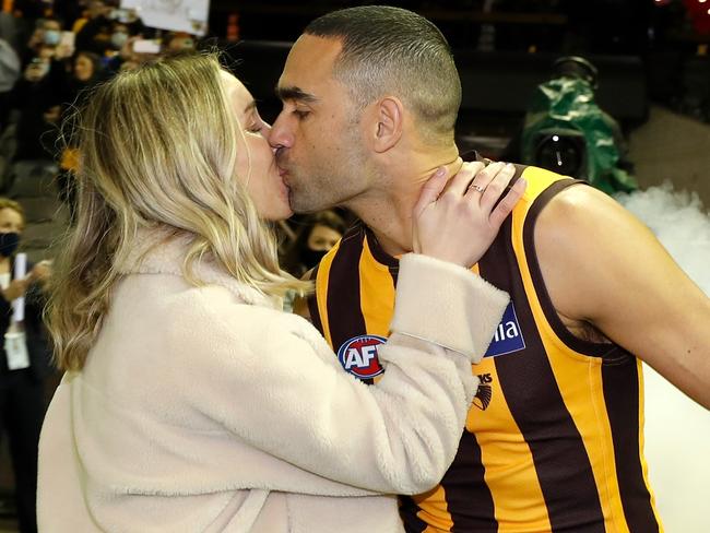 Shaun Burgoyne of the Hawks kisses wife Amy before his milestone game. Picture: AFL Photos/Getty Images