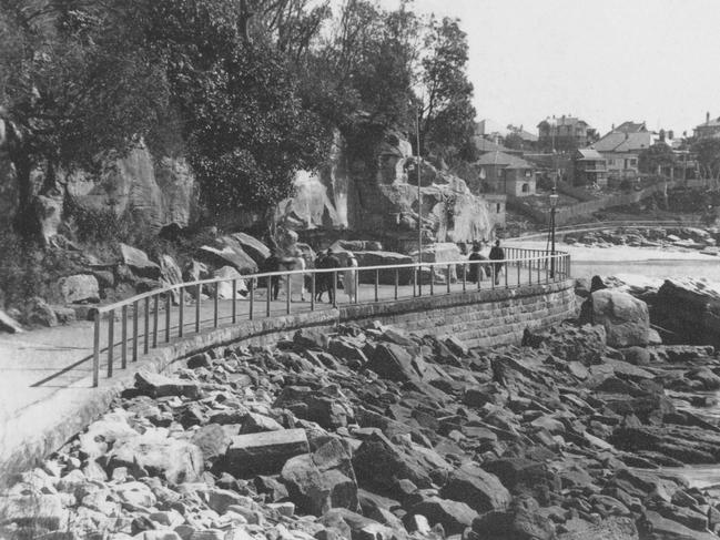 Marine Parade between Fairy Bower and Shelly Beach. Photo Northern Beaches Library