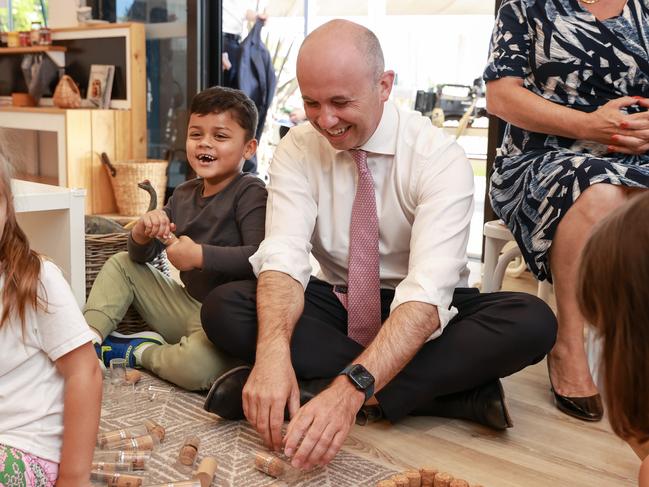 Daily Telegraph. 08, March, 2023.Wasey Islam, 4, and NSW Treasurer Matt Kean, at Goodstart Early Learning, Denham Court, NSW 2565, today.Picture: Justin Lloyd.