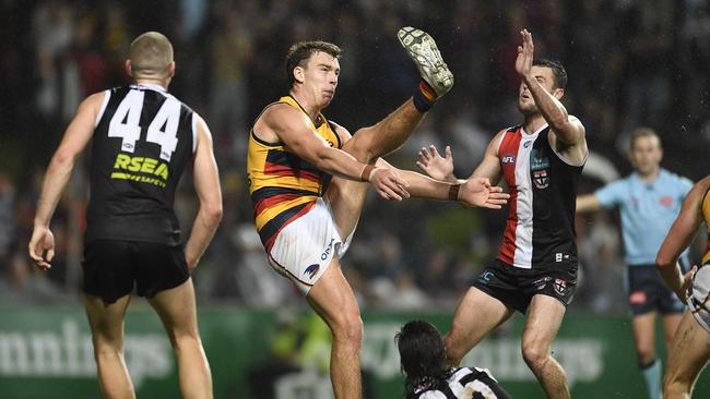 Riley Thilthorpe kicks the matchwinner against St Kilda.