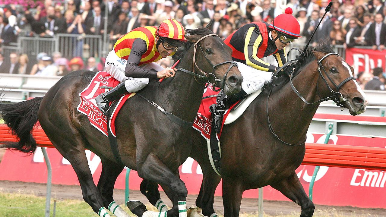 Delta Blues (red cap) beats fellow Japanese galloper Pop Rock in 2006.