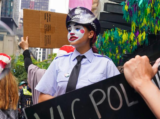 MELBOURNE AUSTRALIA - NewsWire Photos NOVEMBER 17, 2024: Pro-Palestinian protestors are seen along Bourke St Mall as retail giant Myer unveils its much-loved Christmas windows display.Picture: NewsWire / Luis Enrique Ascui