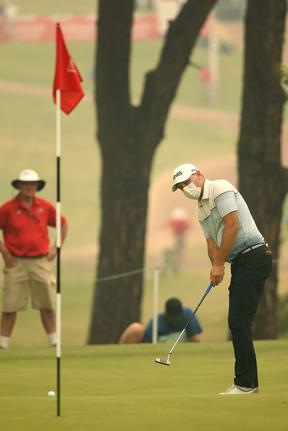 Ryan Chisnall of New Zealand wearing a face mask due to smoke haze during the first round of The Australian Open Golf Championships at The Australian Golf Club, Sydney. Picture: Phil Hillyard