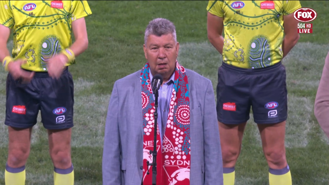 Uncle Lloyd Walker mixed up his sports pre-match. Photo: Fox Sports