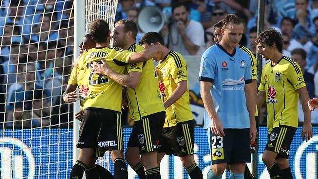 Sydney FC v Wellington Phoenix: pathetic defending, under 7s, waiting