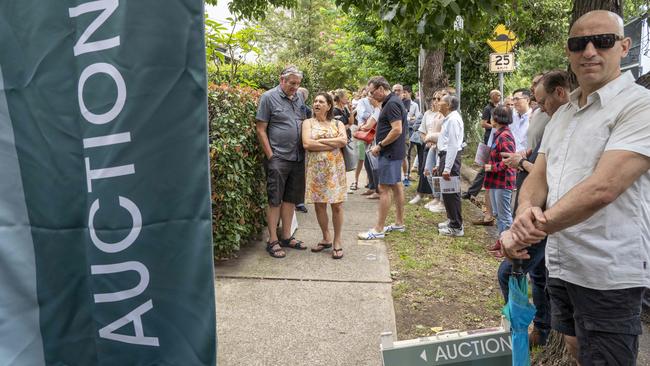 Investors are not expected to rush back to the housing market Picture: AAP