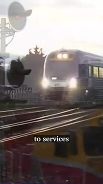 Regional Victorians headed to Taylor Swift concert by train told to ‘consider alternative travel’