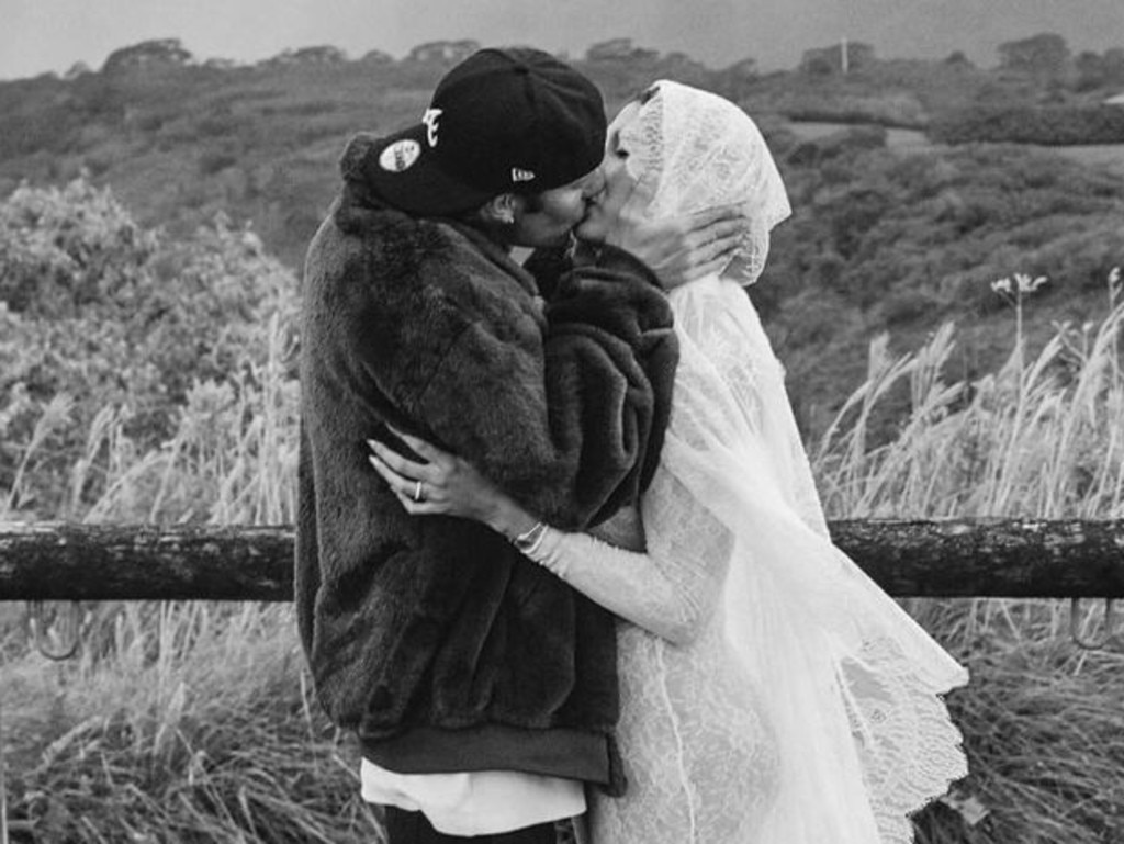 The A-list pair shared sweet photos on Instagram to reveal their pregnancy.