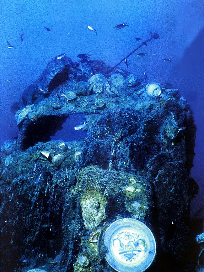 Ceramics on the sea bed from the Tek Sing wreck.