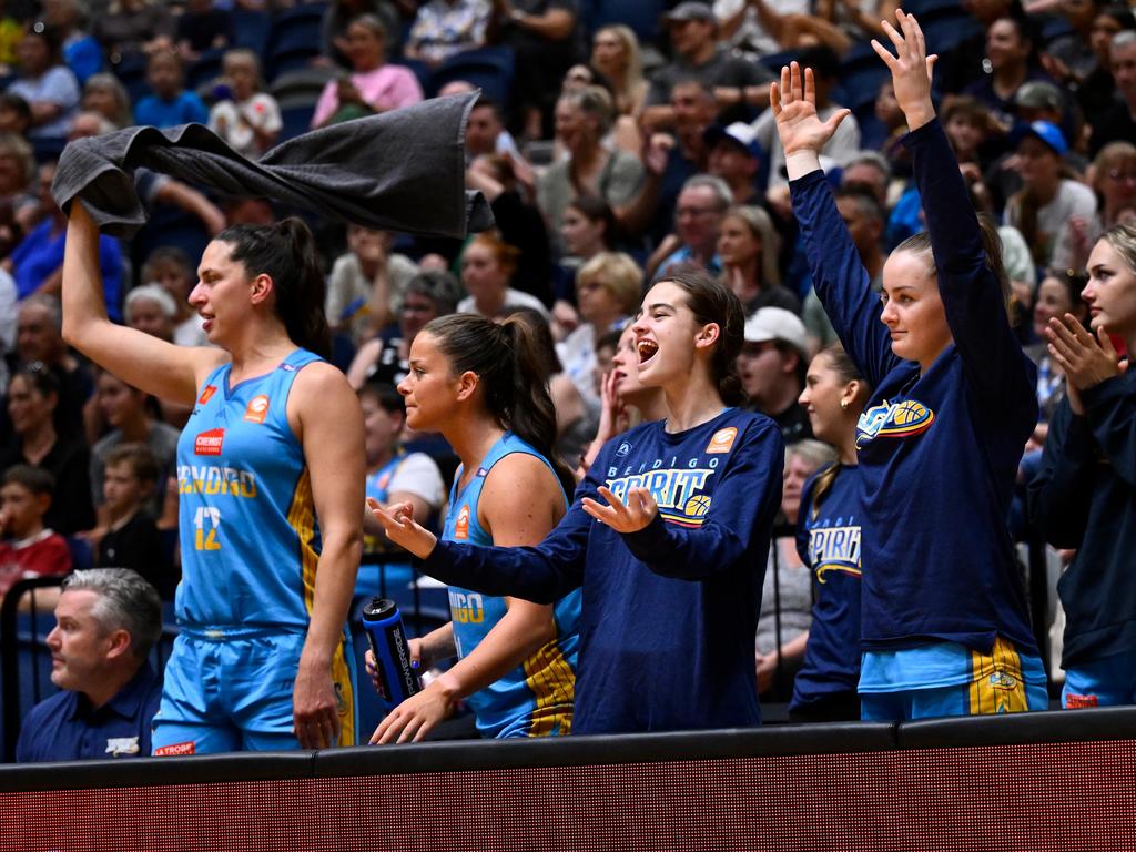 <!DOCTYPE html PUBLIC "-//W3C//DTD HTML 4.0 Transitional//EN" "http://www.w3.org/TR/REC-html40/loose.dtd"><html><body><p>Cox (middle) also has a rookie contract with Bendigo in the WNBL. (Photo by Adam Trafford/Getty Images)</p></body></html>