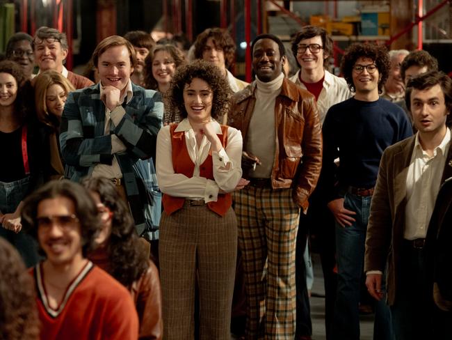 Gilda Radner (Ella Hunt), Jane Curtain (Kim Matula), Dick Ebersol (Cooper Hoffman), Rosie Shuster (Rachel Sennott), Garrett Morris (Lamorne Morris), Alan Zweibel (Josh Brener) and Lorne Michaels (Gabriel LaBelle) in Saturday Night.