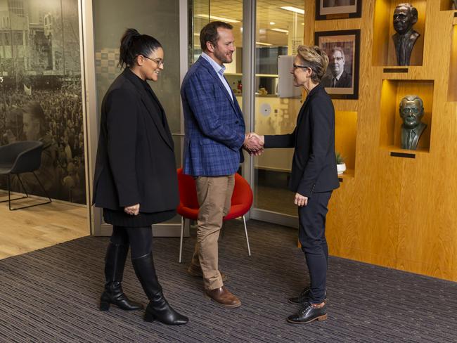 ACTU Secretary Sally McManus (R) speaks with RLPA CEO Clint Newton (C). Picture: Daniel Pockett/Getty