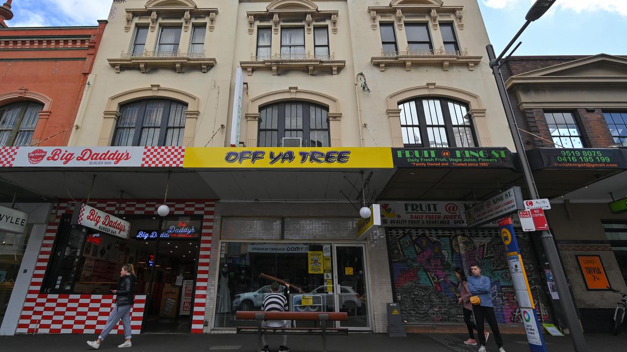 The Off Ya Tree clothing and body piercing store in Newtown recently closed. Picture: NCA NewsWire / Steven Saphore