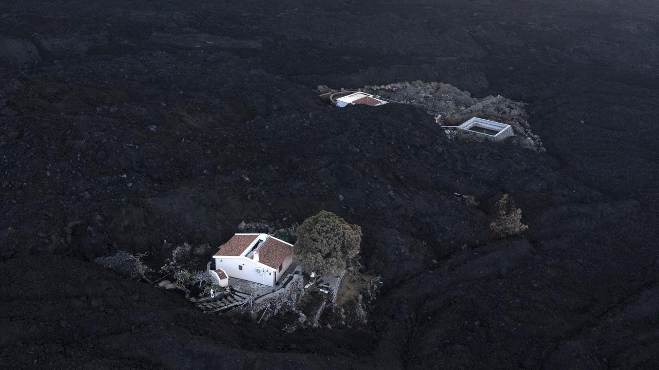 Properties are surrounded by lava as the Cumbre Vieja volcano continues to erupt on November 13, 2021 in La Palma, Spain. Picture: Dan Kitwood/Getty Images