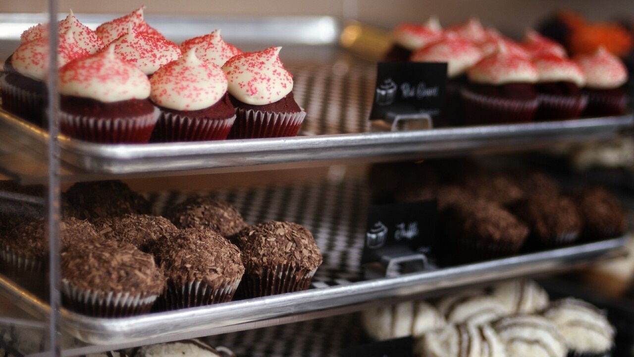 Intruder breaks in to steal cupcakes but pauses for selfies and a sweep