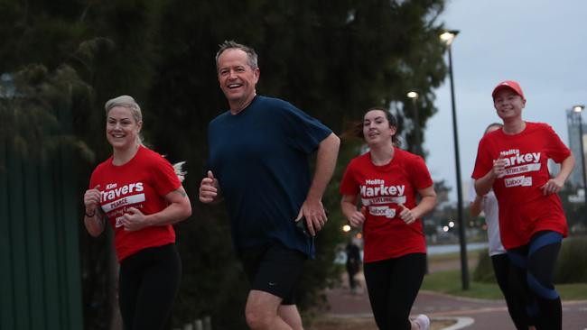 NEWS2019ELECTION 17/4/2019. DAY 7Opposition Leader Bill Shorten doing a morning run around swan river in Perth, WA . Picture Kym Smith