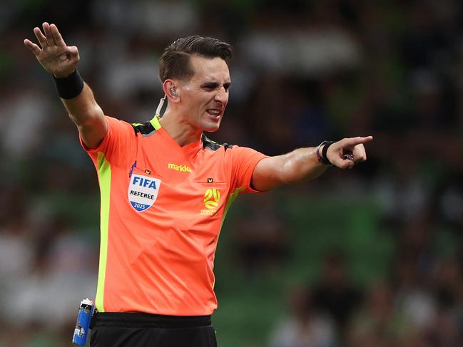 MELBOURNE, AUSTRALIA - FEBRUARY 22: The referee gestures to Aurelio Vidmar, head coach of Melbourne City during the round 20 A-League Men match between Melbourne Victory and Melbourne City at AAMI Park, on February 22, 2025, in Melbourne, Australia. (Photo by Daniel Pockett/Getty Images)