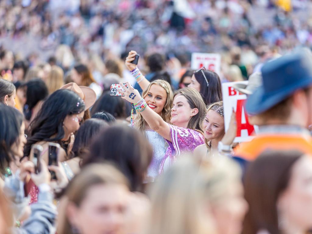 At least 86,000 fans have packed into Australia’s biggest venue.